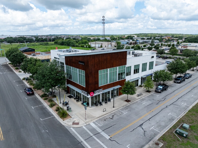 407 Stagecoach Trl, San Marcos, TX for lease - Building Photo - Image 1 of 8