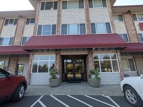 5610 Kitsap Way, Bremerton, WA for lease Building Photo- Image 2 of 11