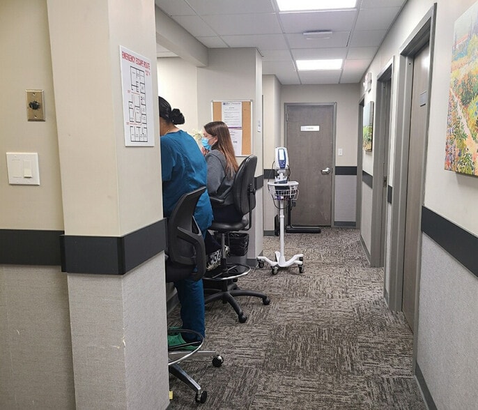 375 E Main St, Bay Shore, NY for sale - Building Photo - Image 3 of 3