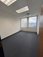 115 S Wilke Rd, Arlington Heights, IL for lease Interior Photo- Image 1 of 5