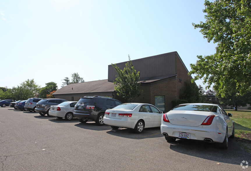 752 Waycross Rd, Forest Park, OH for lease - Building Photo - Image 3 of 8