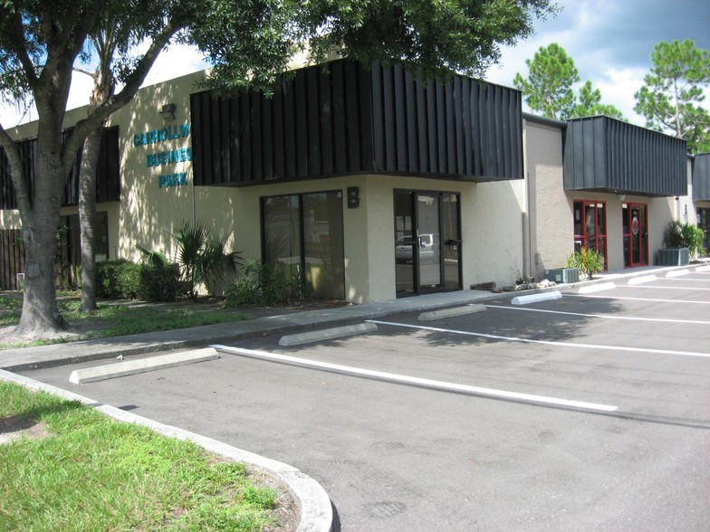 9211-9237 Lazy Ln, Tampa, FL for lease - Building Photo - Image 3 of 3