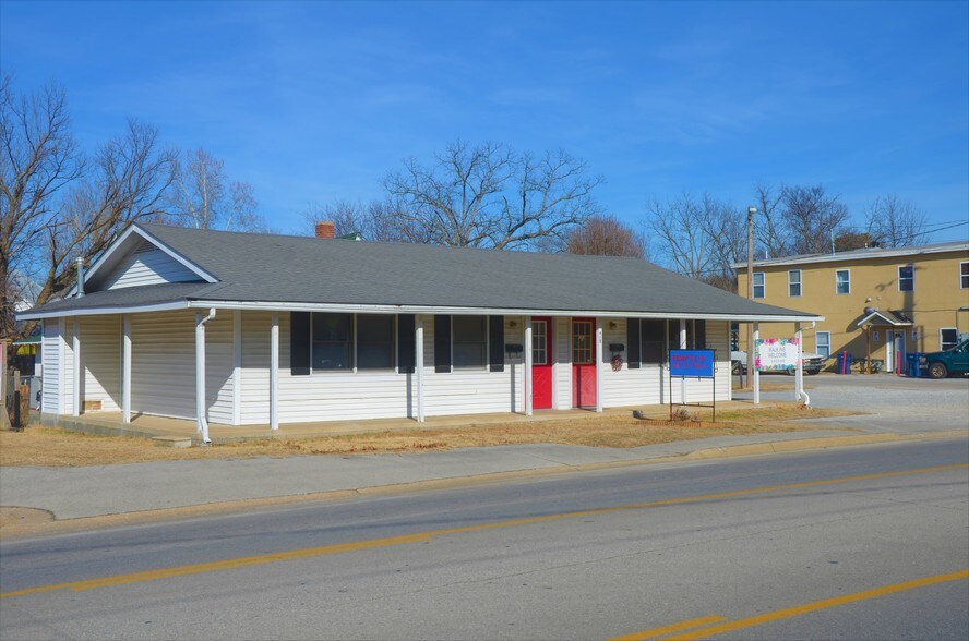 405 W Tulsa St, Siloam Springs, AR 72761