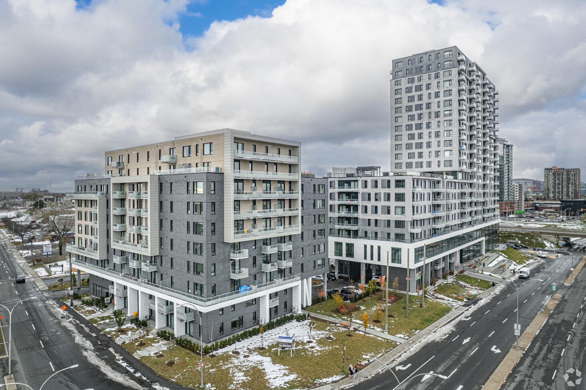 300 Pl Charles-Le Moyne, Longueuil, QC for lease Primary Photo- Image 1 of 28