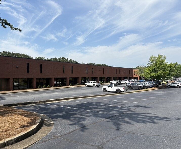 110 Londonderry Ct, Woodstock, GA for lease - Building Photo - Image 2 of 5