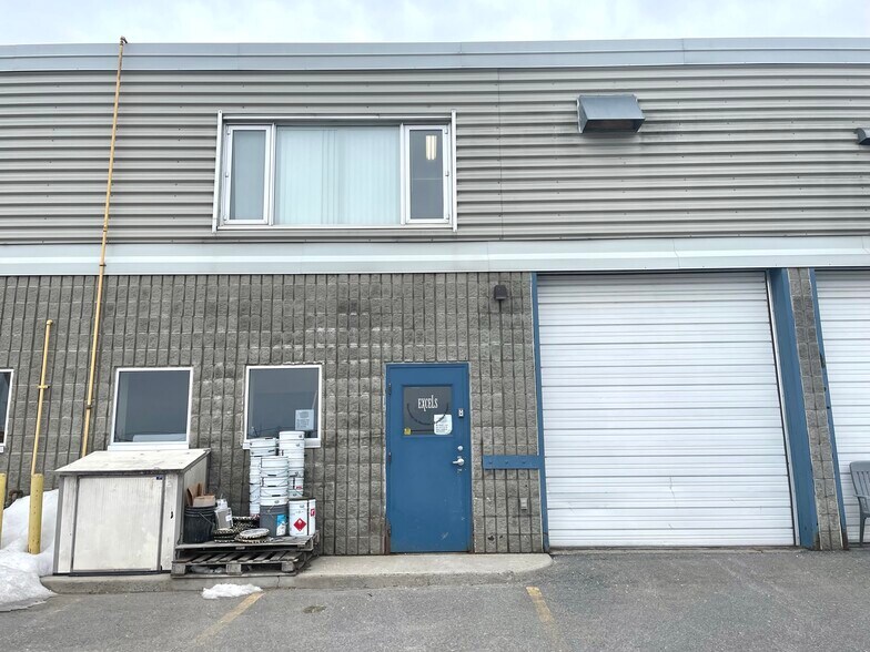 4090 Belgreen Dr, Ottawa, ON K1G 3N2