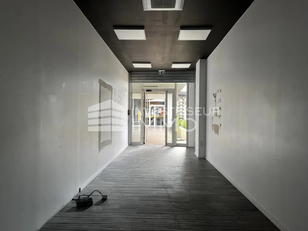 Office in Longperrier for lease Building Photo- Image 1 of 11