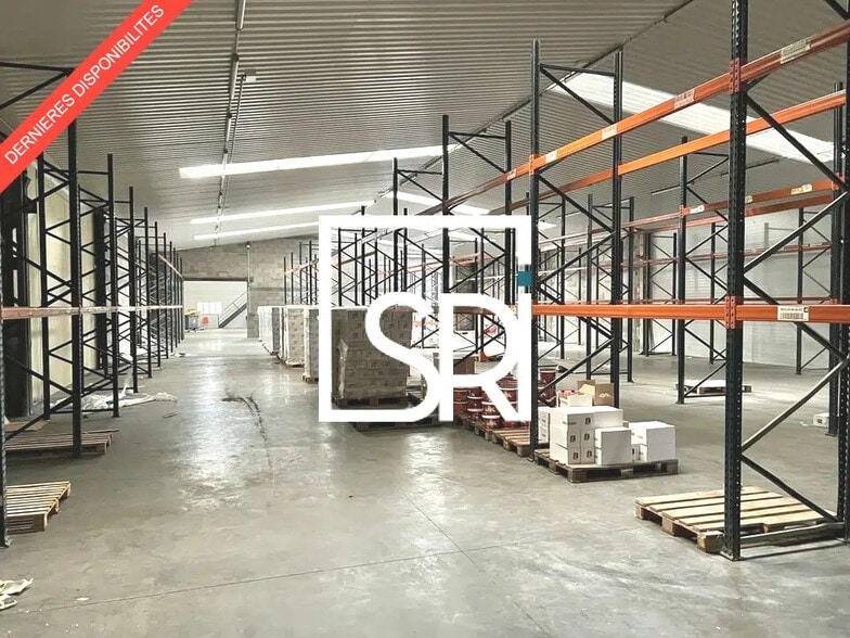 Industrial in Riom for lease - Building Photo - Image 2 of 10