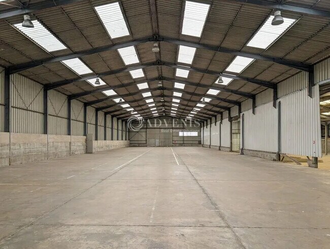 Location Entrepôt 3 350 m²