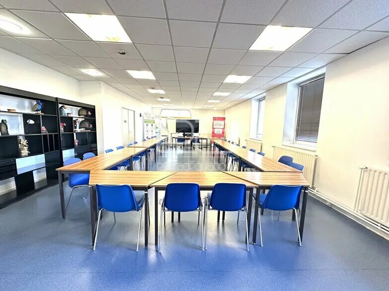 Office in Pompey for lease - Interior Photo - Image 2 of 8