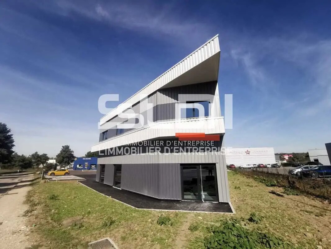 Retail in Bourgoin-Jallieu for lease Building Photo- Image 1 of 8