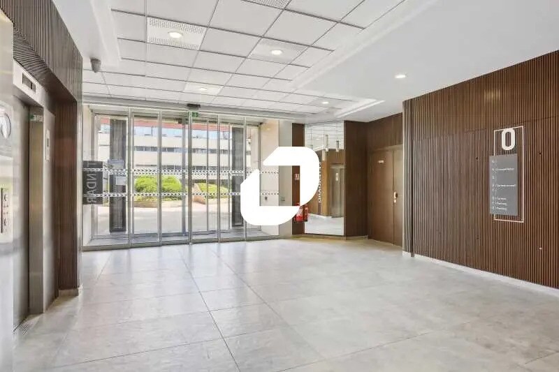 Office in Vélizy-Villacoublay for lease - Lobby - Image 3 of 3