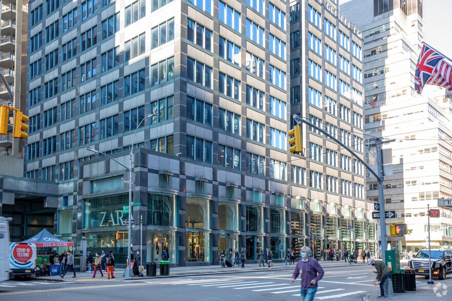 750 Lexington Ave, New York, NY for lease - Building Photo - Image 2 of 2