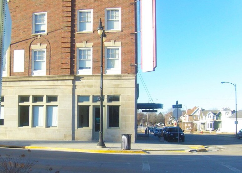 134 E Main St, Marshalltown, IA for sale - Building Photo - Image 1 of 1