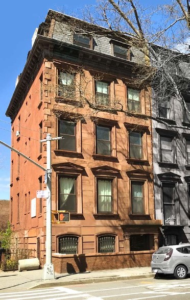 211 Lafayette Ave, Brooklyn, NY for sale - Primary Photo - Image 1 of 1