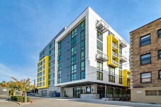 513 1st Ave N, Seattle, WA for lease Interior Photo- Image 2 of 5