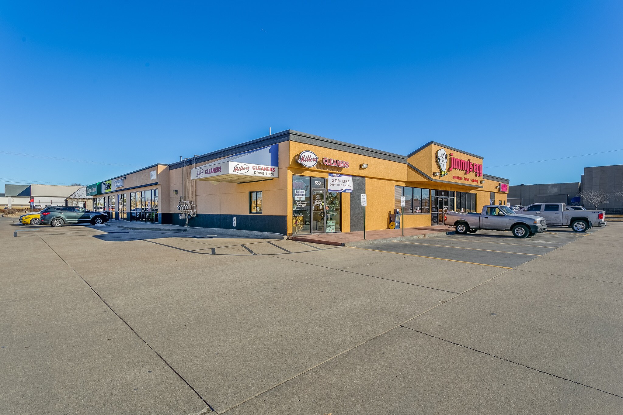 550 N Webb Rd, Wichita, KS for sale Primary Photo- Image 1 of 1
