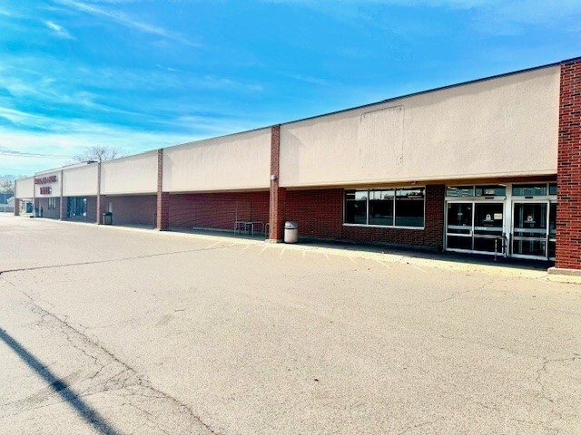 5910 N 2nd St, Loves Park, IL for lease - Building Photo - Image 2 of 6