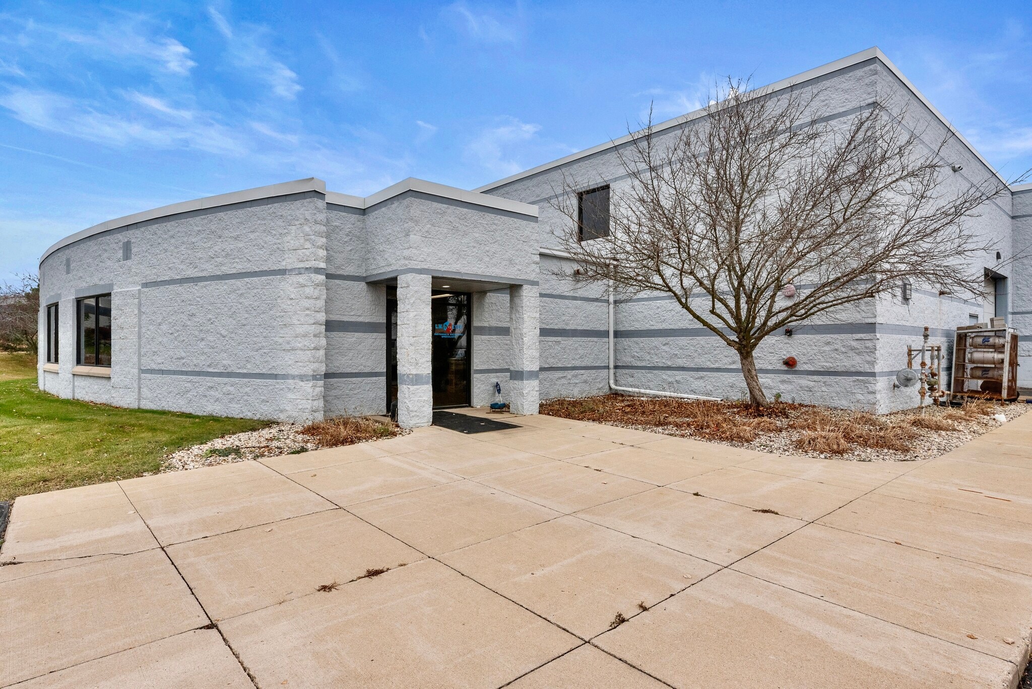 W223N609 Saratoga Dr, Waukesha, WI for sale Building Photo- Image 1 of 13