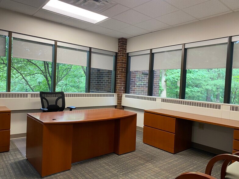 100 Ryan Ct, Pittsburgh, PA for lease - Interior Photo - Image 2 of 11