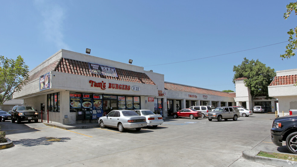 8428-8456 Alondra Blvd, Paramount, CA for lease - Primary Photo - Image 1 of 4