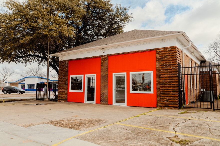 4422 Live Oak St, Dallas, TX for lease - Building Photo - Image 2 of 11