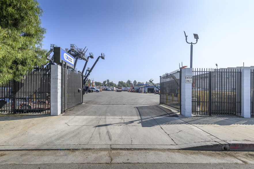 10232-10234 Glenoaks Blvd, Pacoima, CA for sale - Building Photo - Image 3 of 47