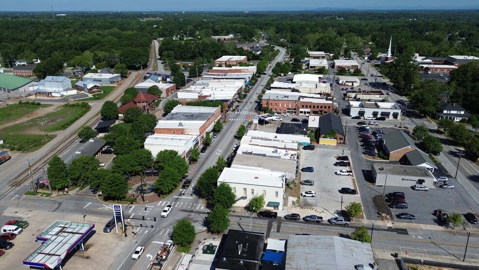 130 E Jones St, Fountain Inn, SC for lease - Building Photo - Image 3 of 9