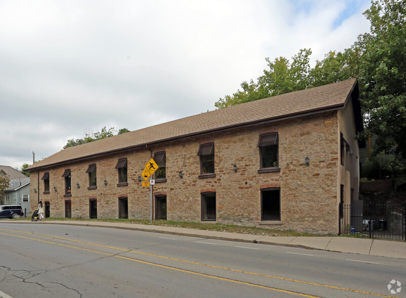 185 Young St, Hamilton, ON for lease - Building Photo - Image 2 of 2