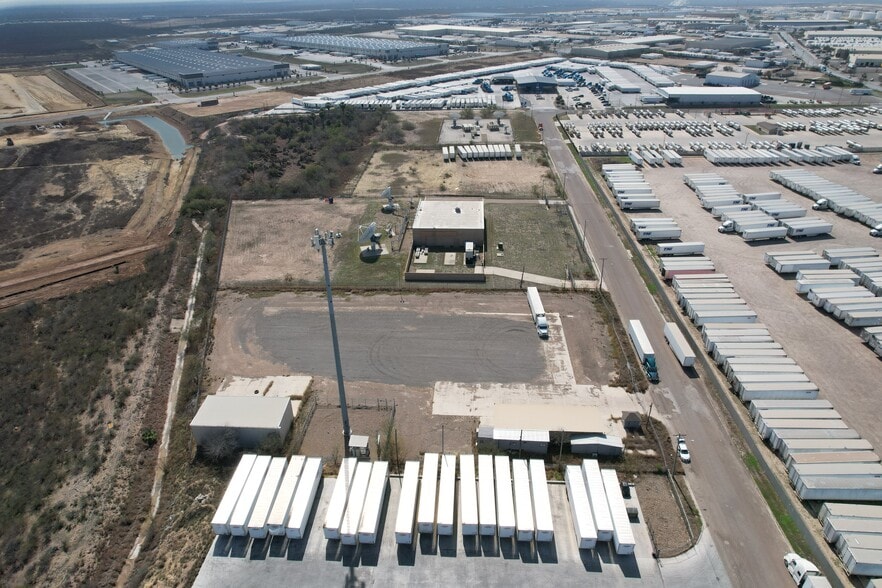 13701 Cabezut Dr, Laredo, TX for lease - Building Photo - Image 2 of 4