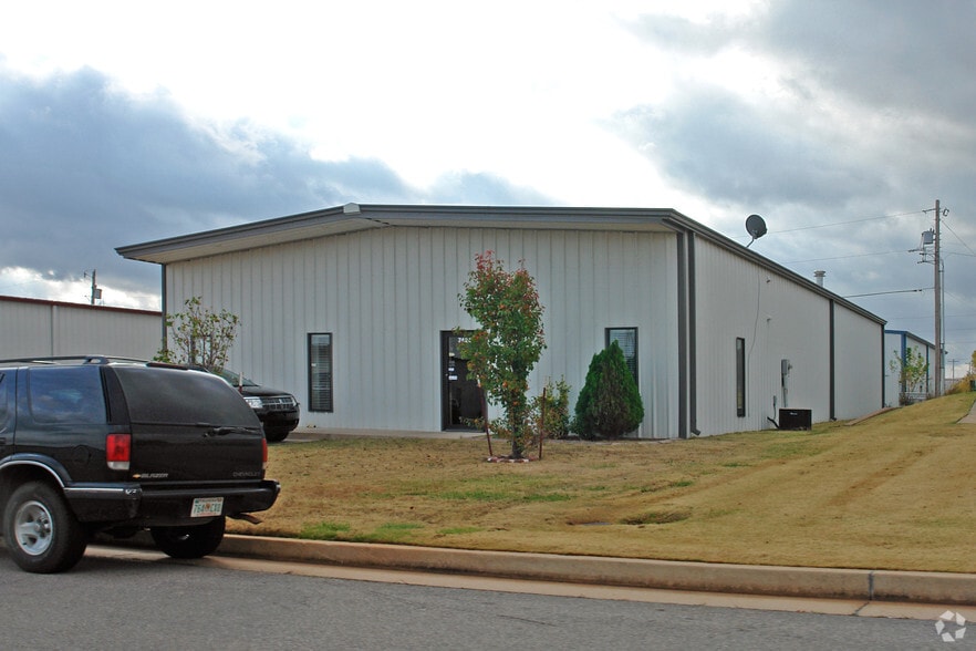 7424 NW 84th St, Oklahoma City, OK for lease - Building Photo - Image 3 of 6