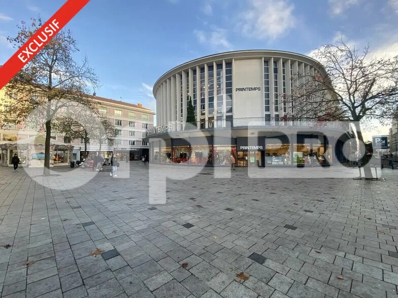 Retail in Le Havre for lease - Building Photo - Image 2 of 2