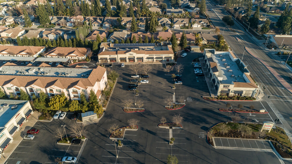 7075 N West Ave, Fresno, CA for lease - Aerial - Image 2 of 39