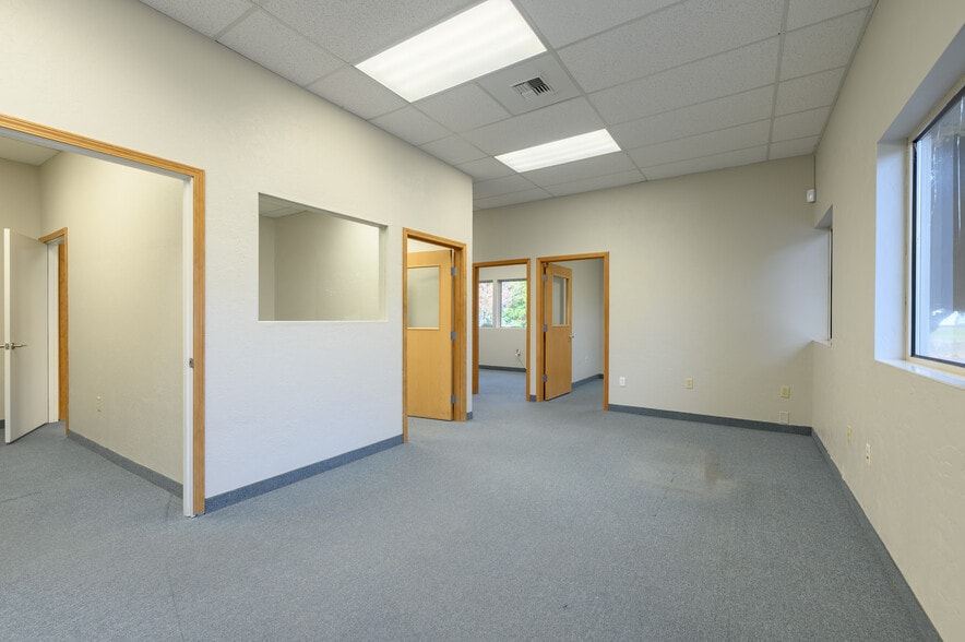 3200 NE Rivergate St, Mcminnville, OR for sale - Interior Photo - Image 3 of 37