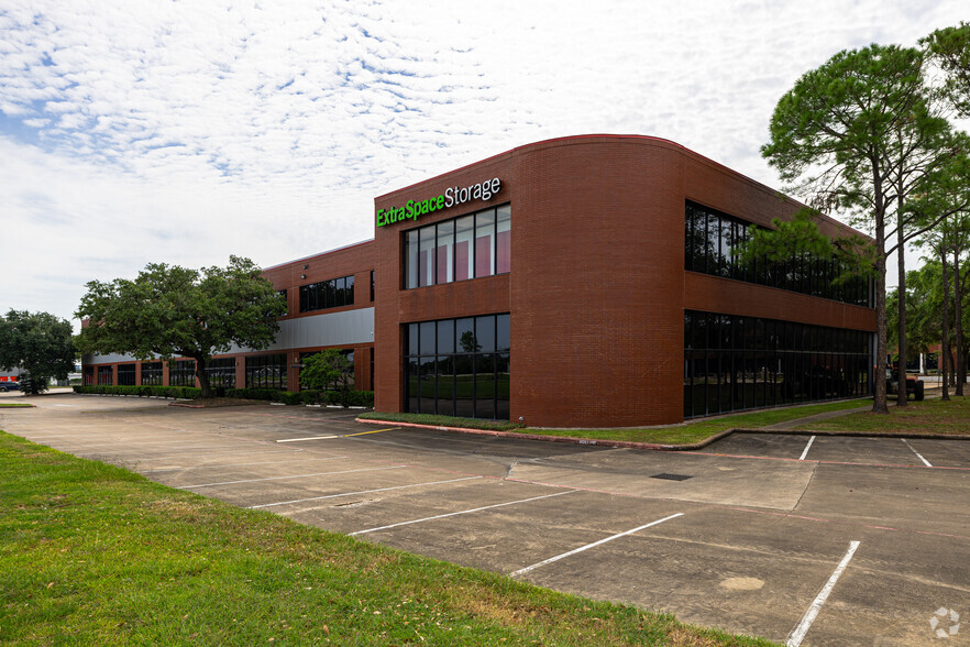 555 Gemini St, Houston, TX for lease - Primary Photo - Image 1 of 7