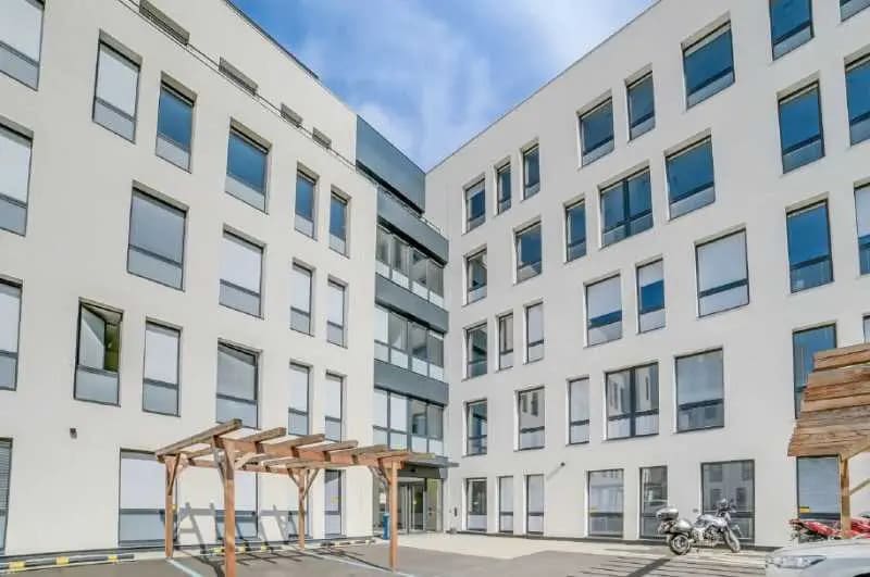 Office in Villeurbanne for lease - Building Photo - Image 1 of 9