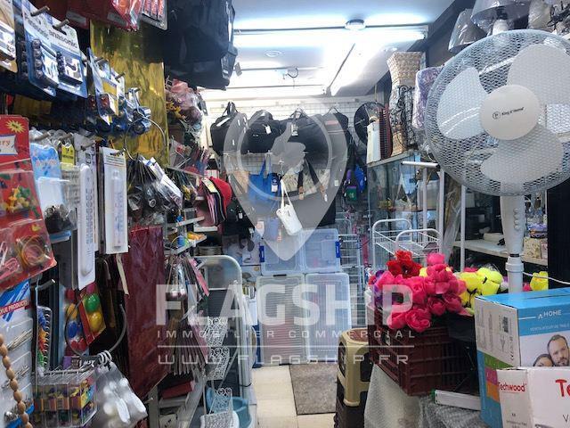 Retail in Boulogne-Billancourt for lease - Interior Photo - Image 3 of 4