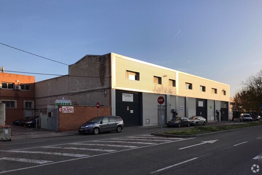 Calle de la Resina, 28, Madrid, Madrid for sale - Building Photo - Image 2 of 5