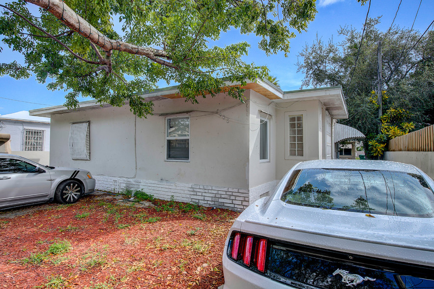 2608 NW 26th St, Miami, FL for sale - Building Photo - Image 1 of 1