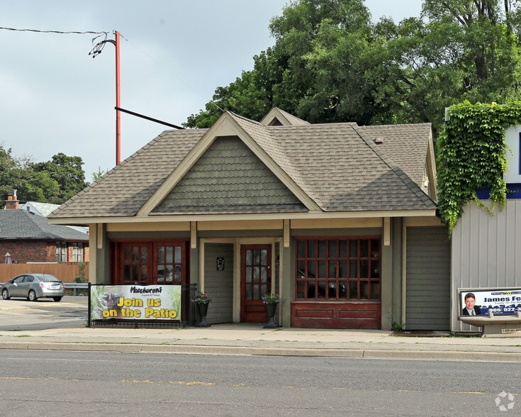 1560 Main St W, Hamilton, ON for sale - Building Photo - Image 2 of 2