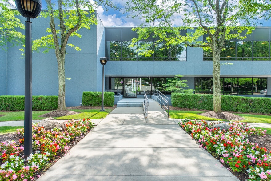 95 Chestnut Ridge Rd, Montvale, NJ for lease - Building Photo - Image 3 of 20