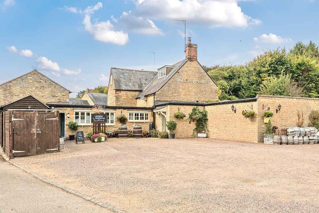 2 Sparrow Corner, Brackley for sale Building Photo- Image 1 of 9