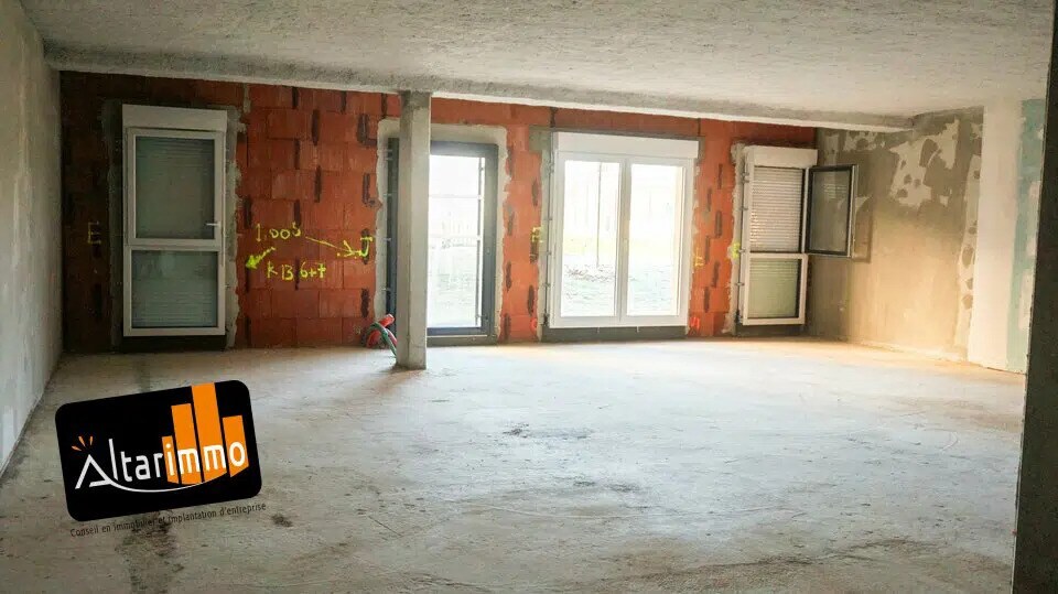 Office in Lèves for lease - Interior Photo - Image 2 of 8