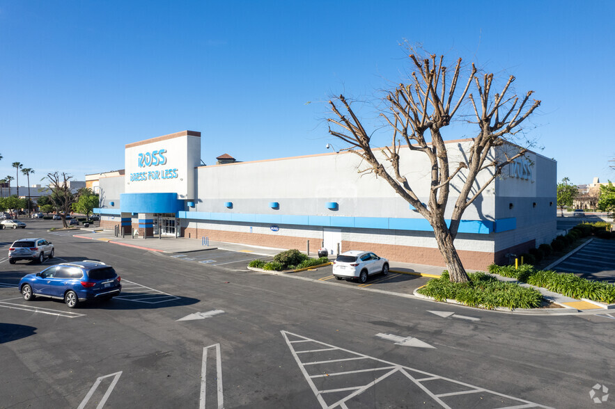 9301 Tampa Ave, Northridge, CA for lease - Building Photo - Image 2 of 7