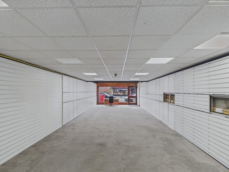 369 Chester Rd, Ellesmere Port for lease - Interior Photo - Image 3 of 4