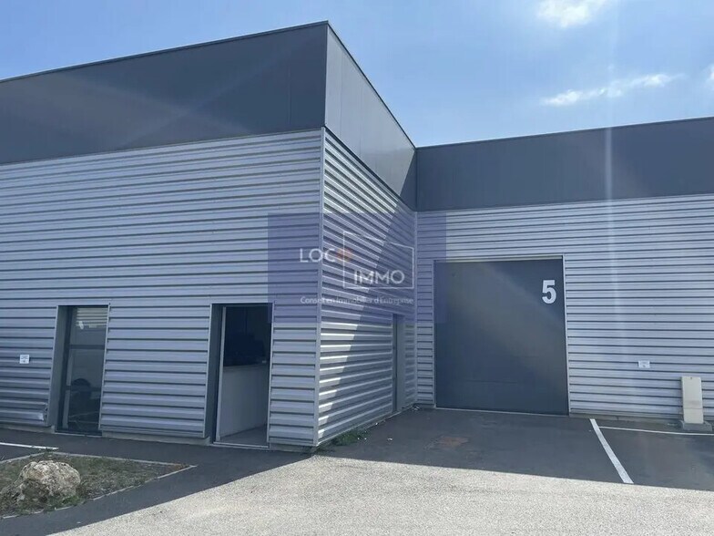 Flex in VILLENAVE-D'ORNON for sale - Building Photo - Image 2 of 12