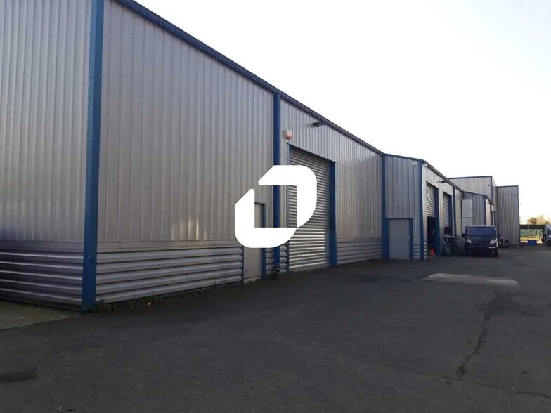 Office in Beychac-et-Caillau for lease - Building Photo - Image 3 of 5