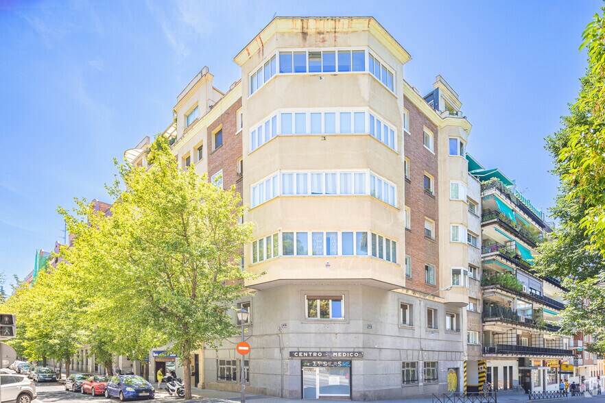 Multifamily in Madrid, Madrid for sale - Primary Photo - Image 1 of 2