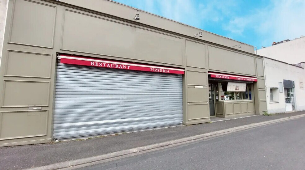 Retail in ANTRAN for lease - Building Photo - Image 1 of 6