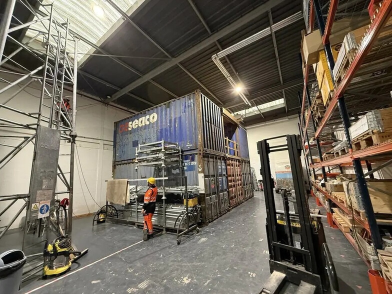 Office in Aubervilliers for lease - Building Photo - Image 3 of 7